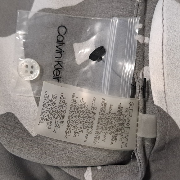 Calvin Klein Floral Print Blouse - Small - Picture 7 of 7